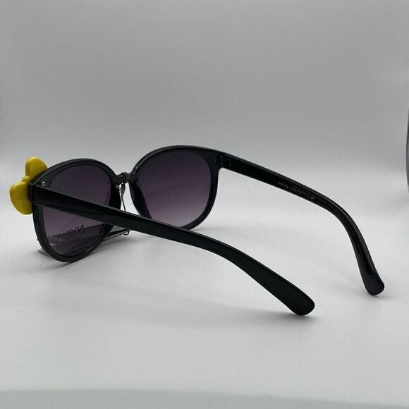 NYS Colllection Womens Hello Kitty Ribbon 100 UV Protection Sunglasses Black NWT - Picture 4 of 7